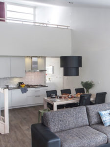 Mooie eethoek bij een last minute midweek aanbieding