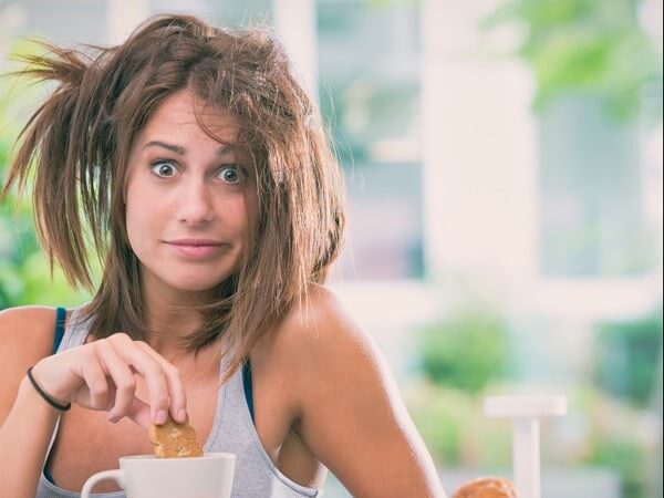 Een heerlijke Friese ontbijtmand wordt s'morgens gebracht Een heerlijke Friese ontbijtmand wordt s'morgens gebracht