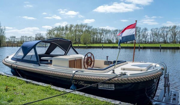 Vlakbij Luxe vakantie Friesland huurt u deze sloep